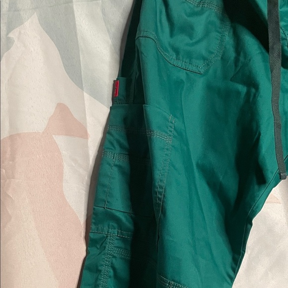 Women’s Green Cargo Pants - Picture 4 of 8